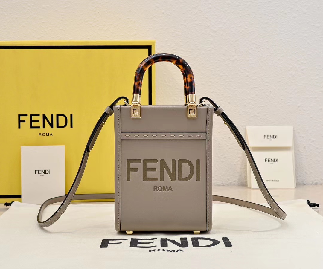 Fendi フェンディ  バッグ