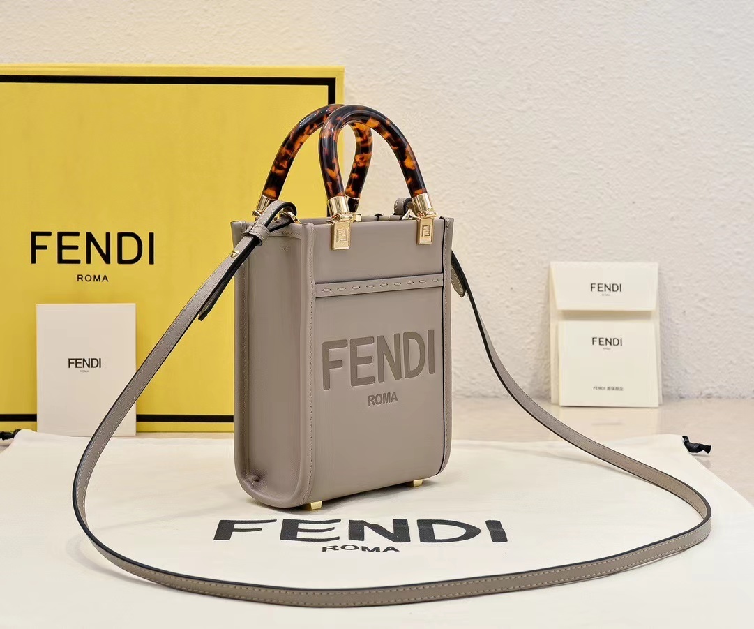 Fendi フェンディ  バッグ