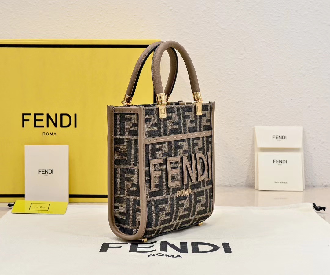 Fendi フェンディ  バッグ
