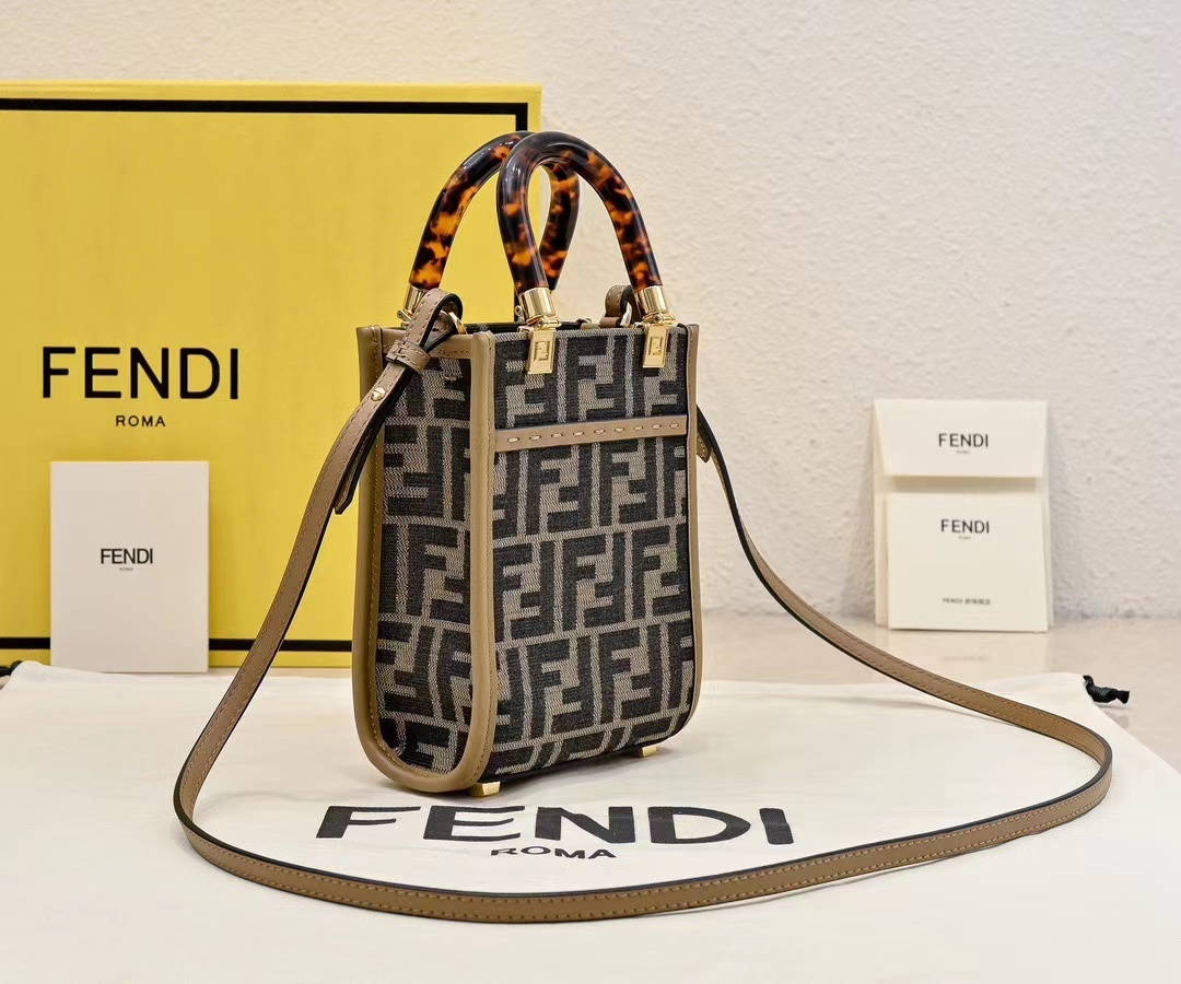 Fendi フェンディ  バッグ