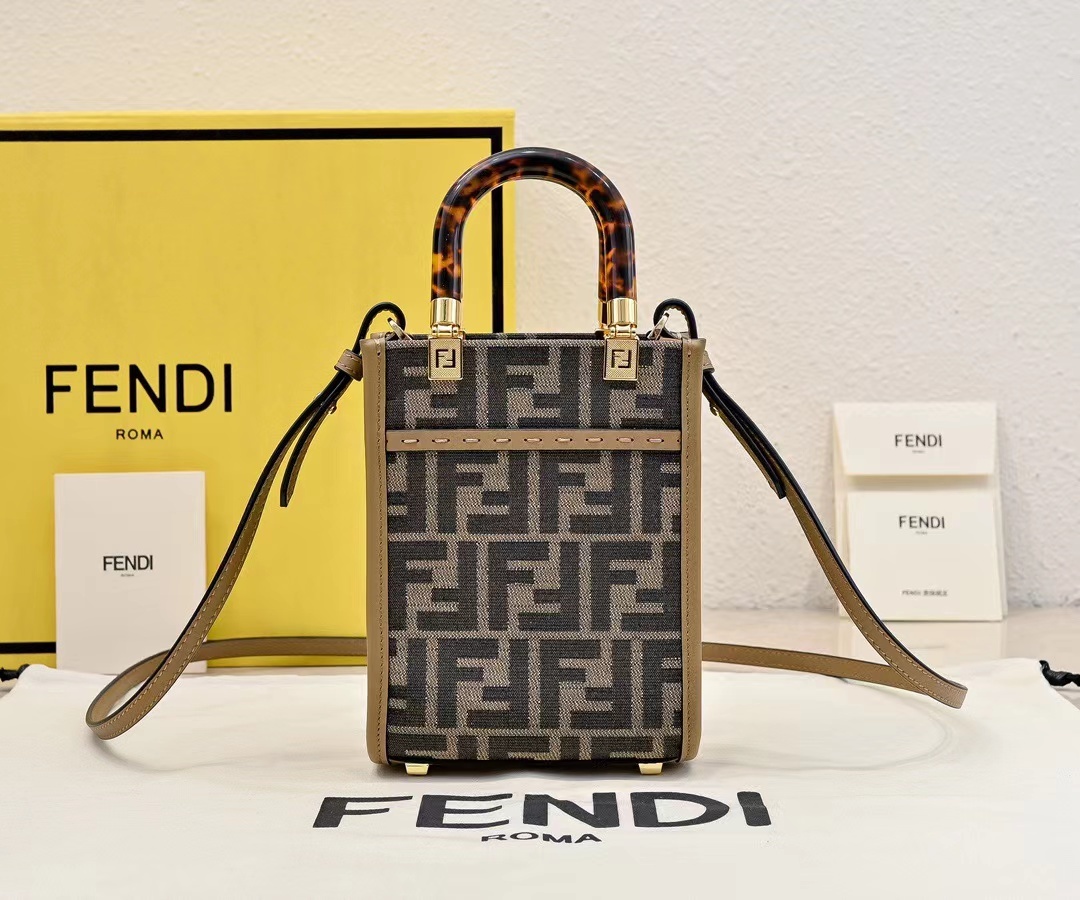 Fendi フェンディ  バッグ