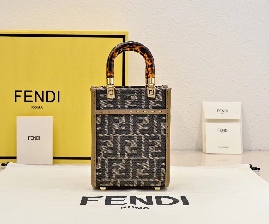 Fendi フェンディ  バッグ