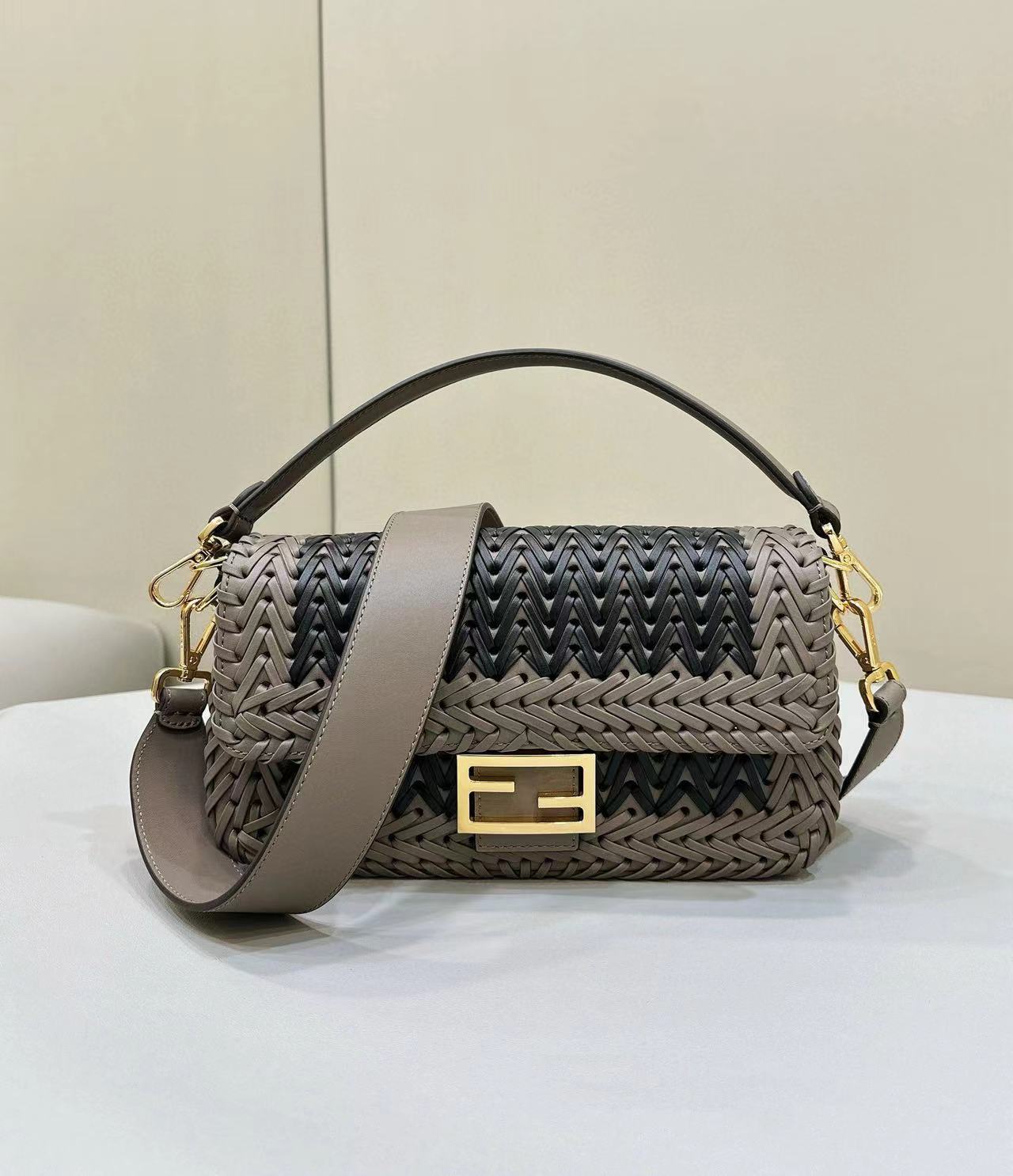 Fendi フェンディ  バッグ
