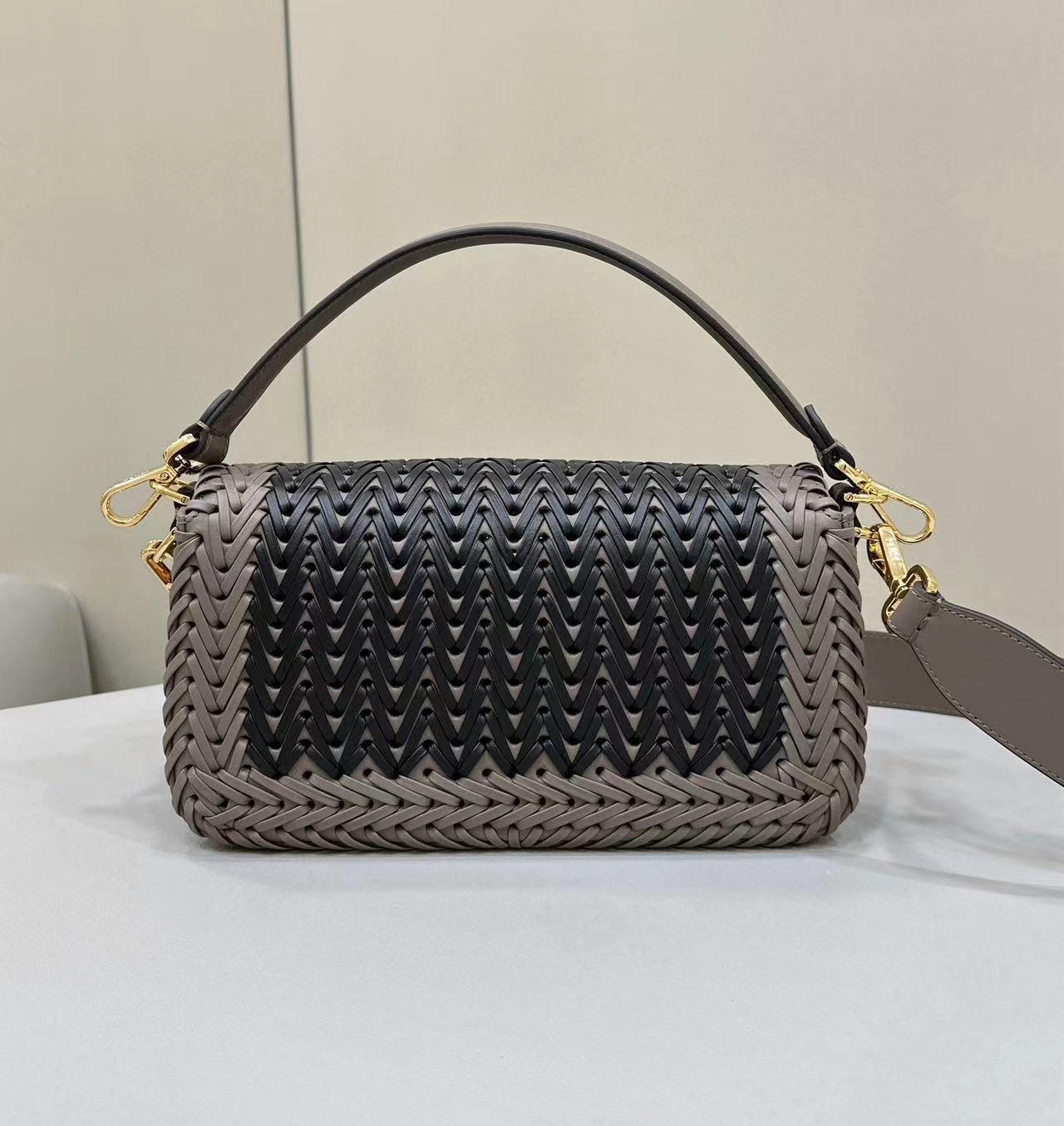 Fendi フェンディ  バッグ