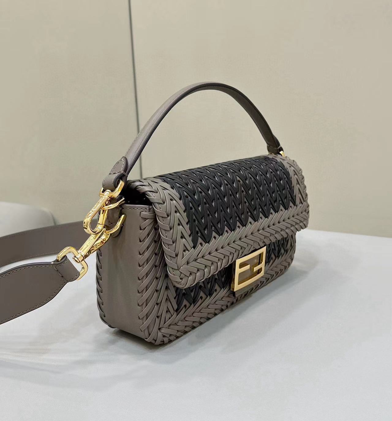 Fendi フェンディ  バッグ