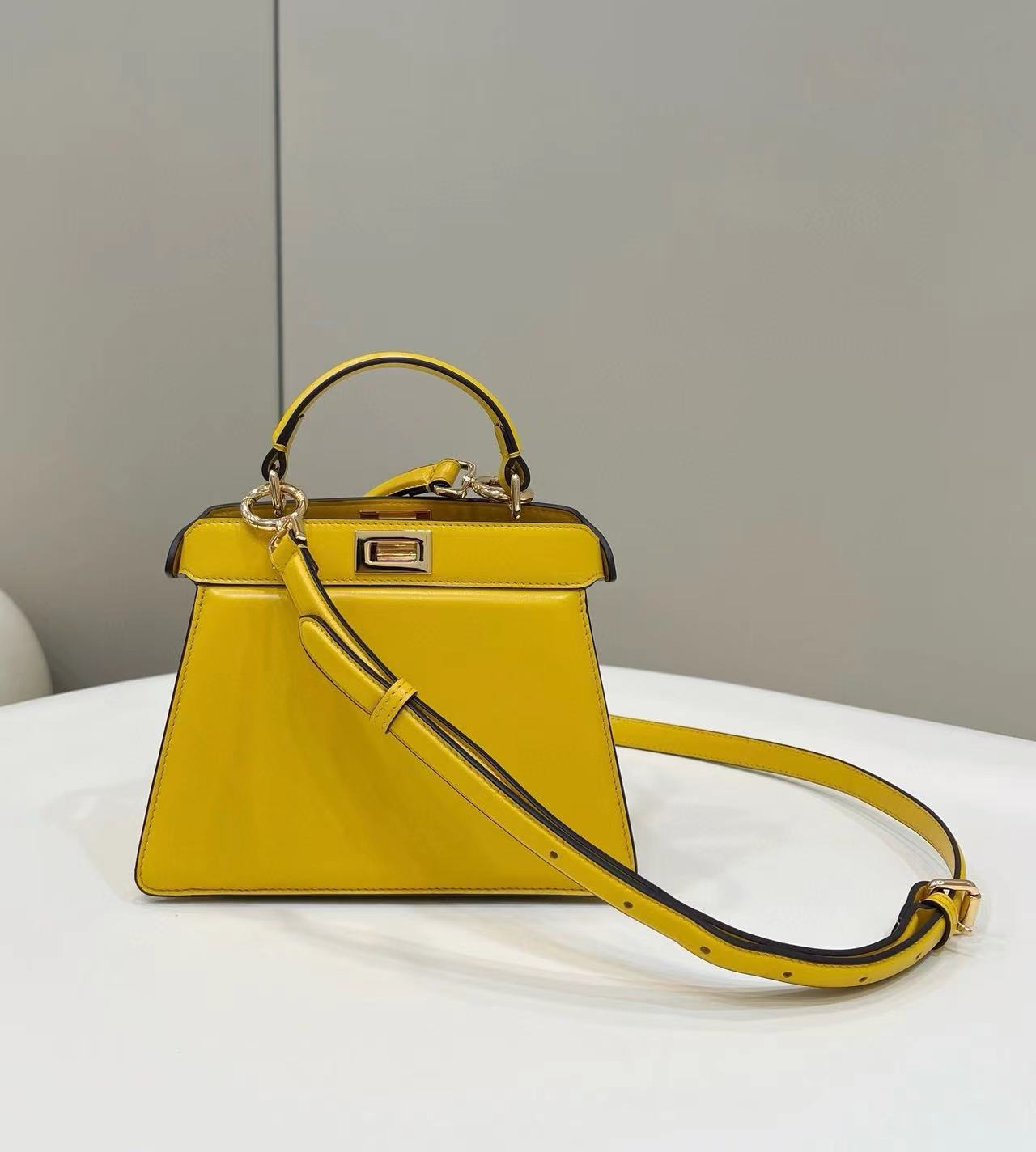 Fendi フェンディ  バッグ