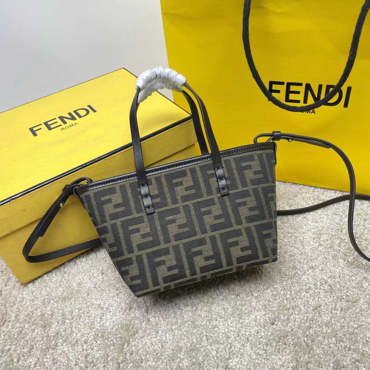 Fendi フェンディ  バッグ