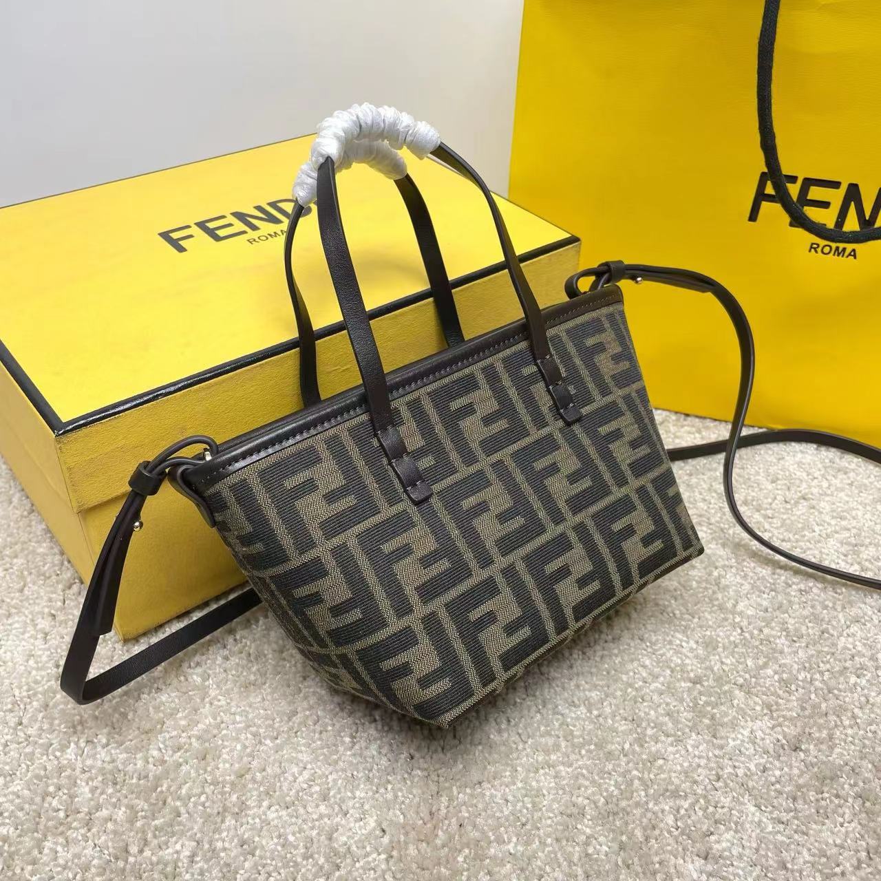 Fendi フェンディ  バッグ