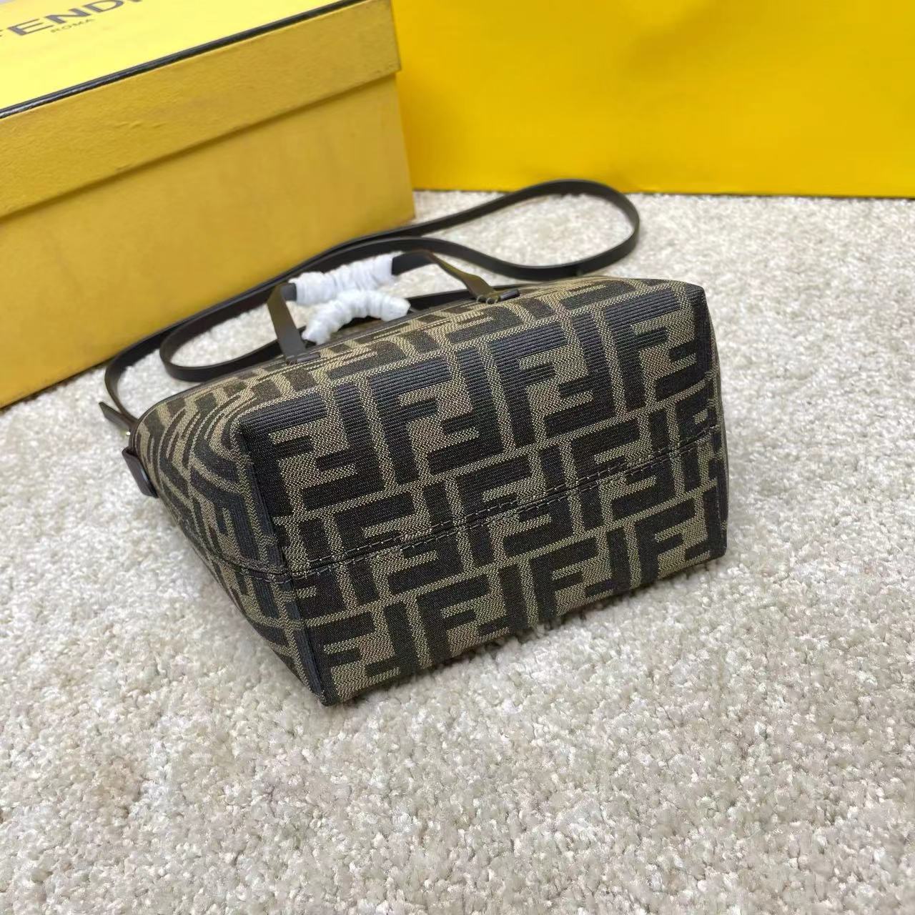 Fendi フェンディ  バッグ