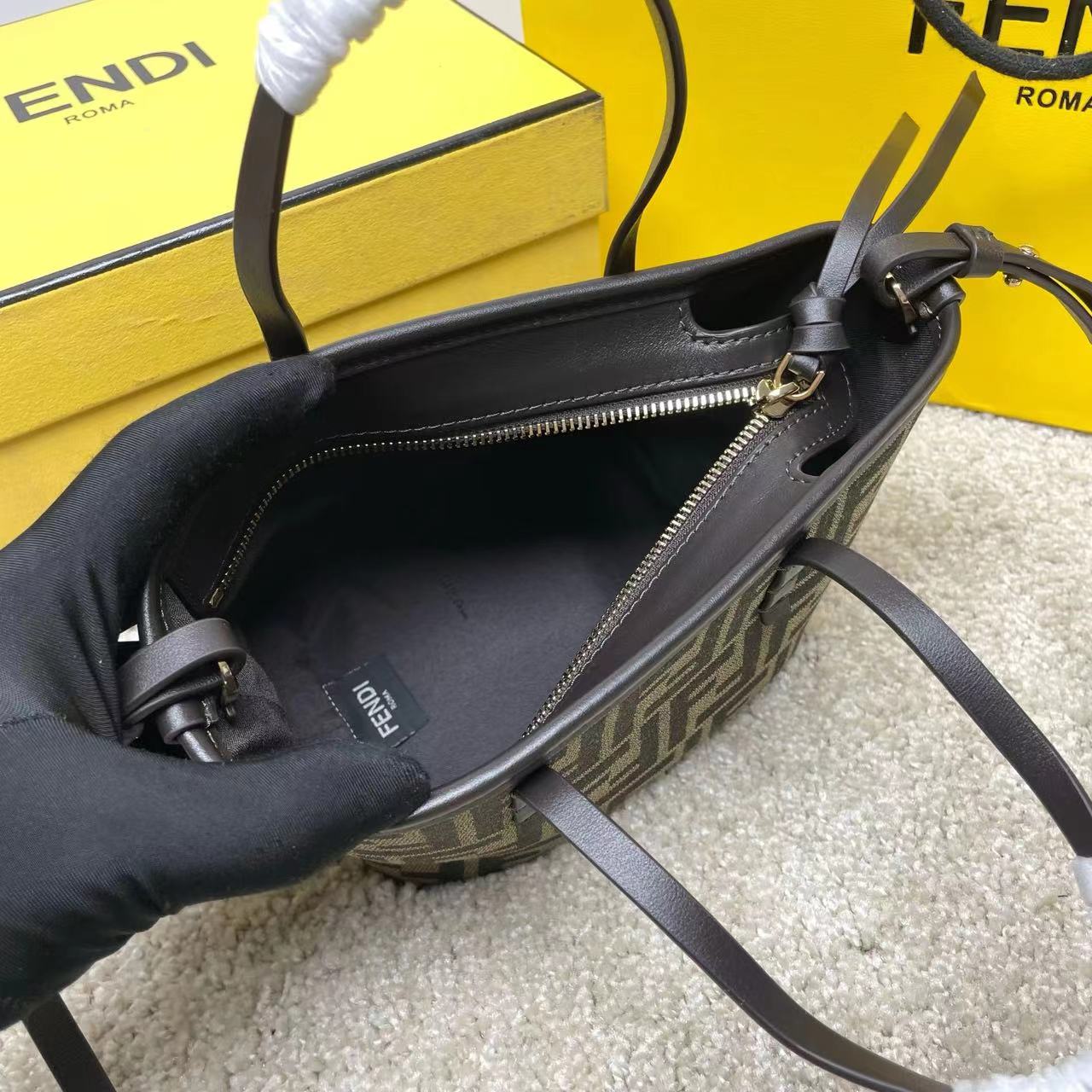 Fendi フェンディ  バッグ