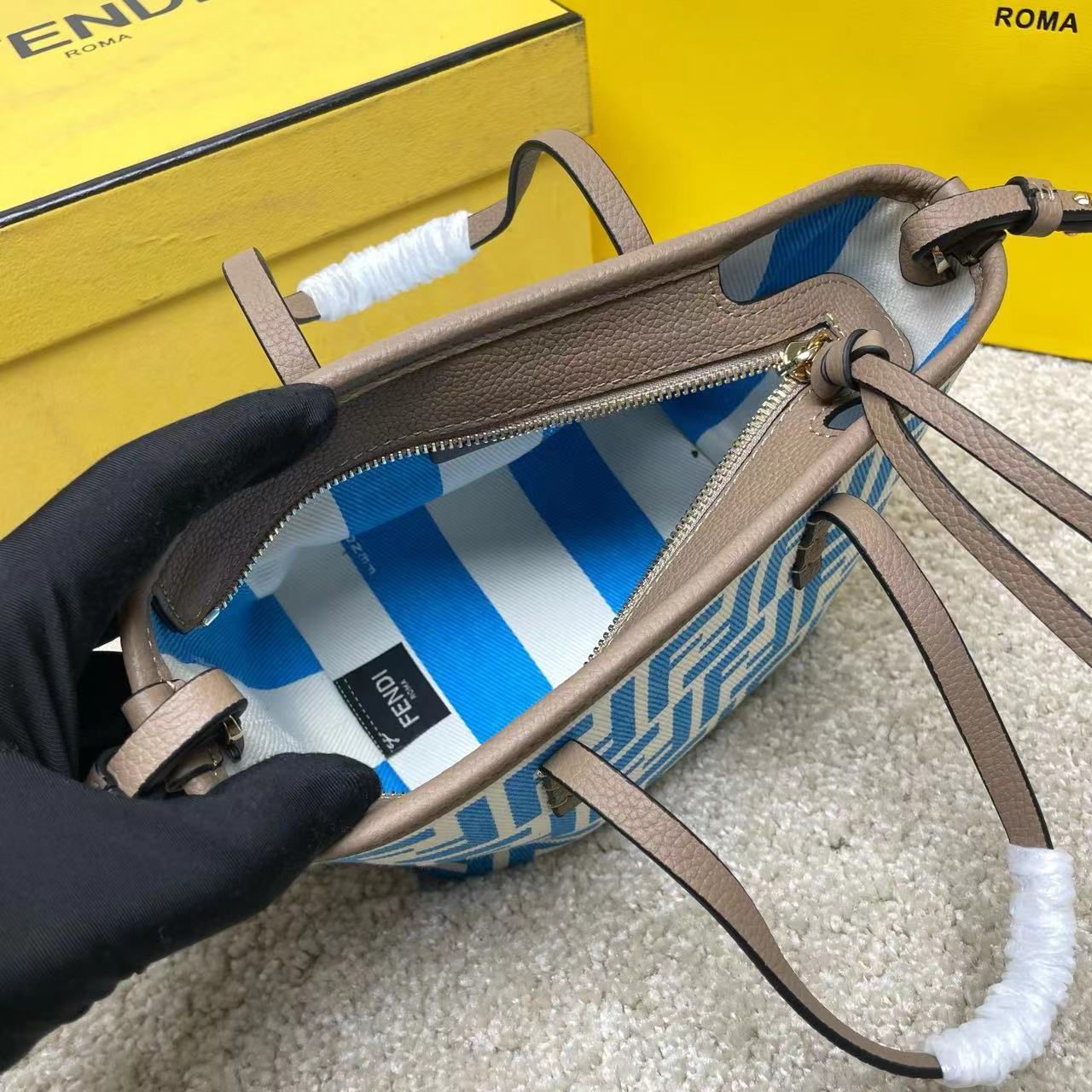 Fendi フェンディ  バッグ
