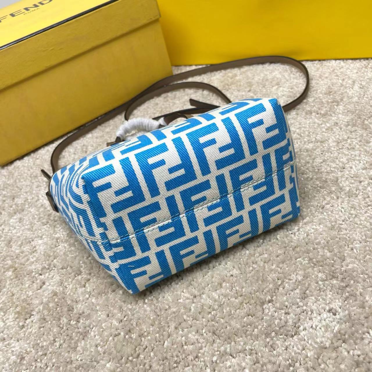 Fendi フェンディ  バッグ