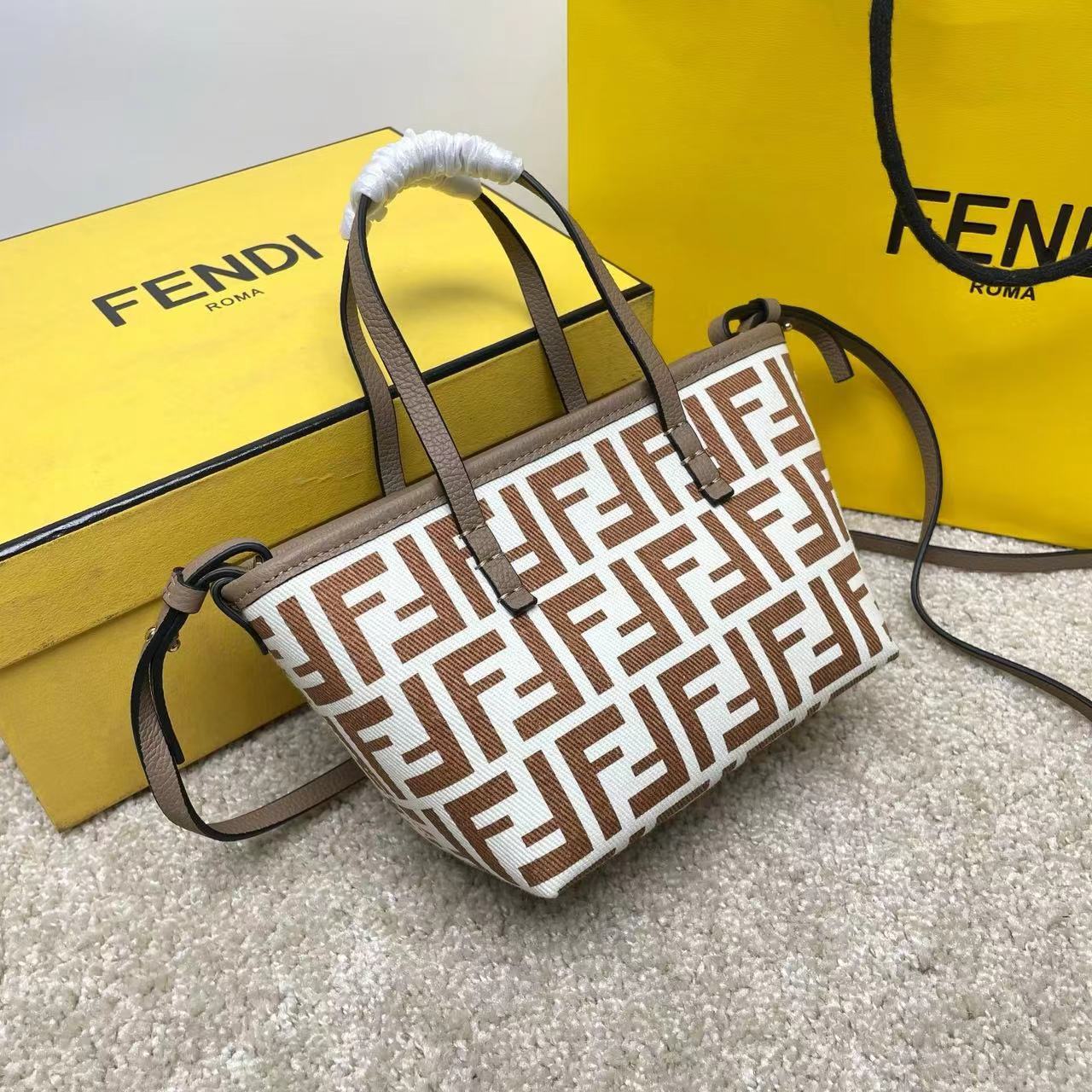 Fendi フェンディ  バッグ