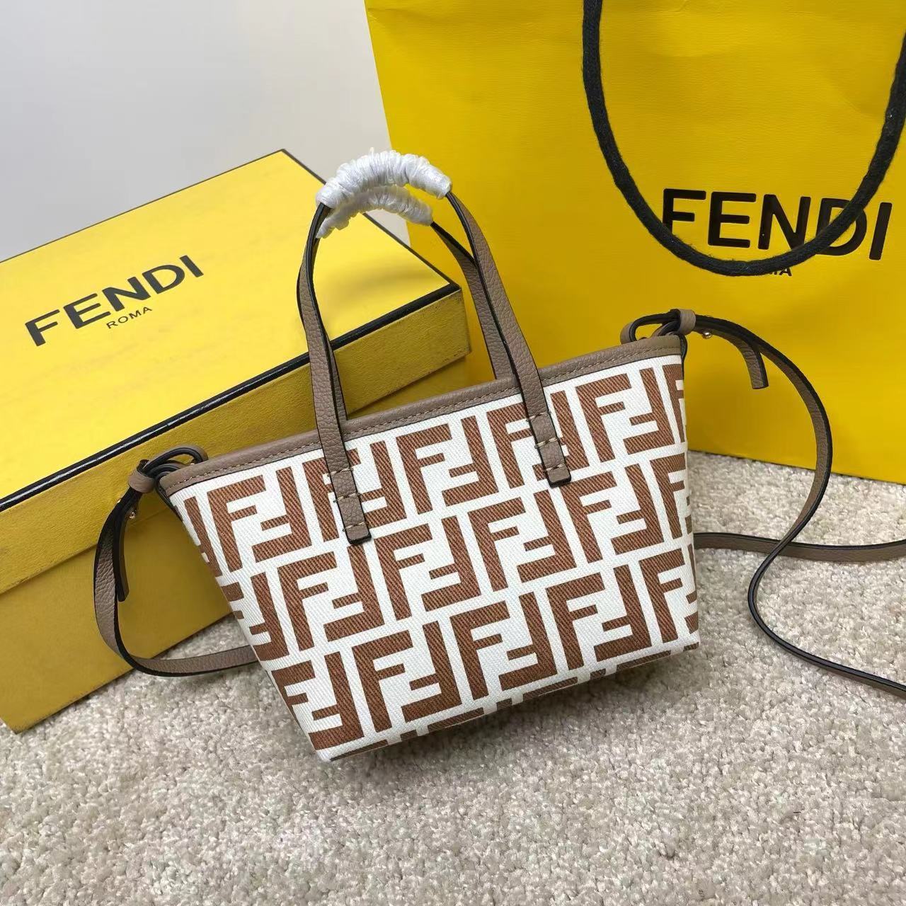 Fendi フェンディ  バッグ