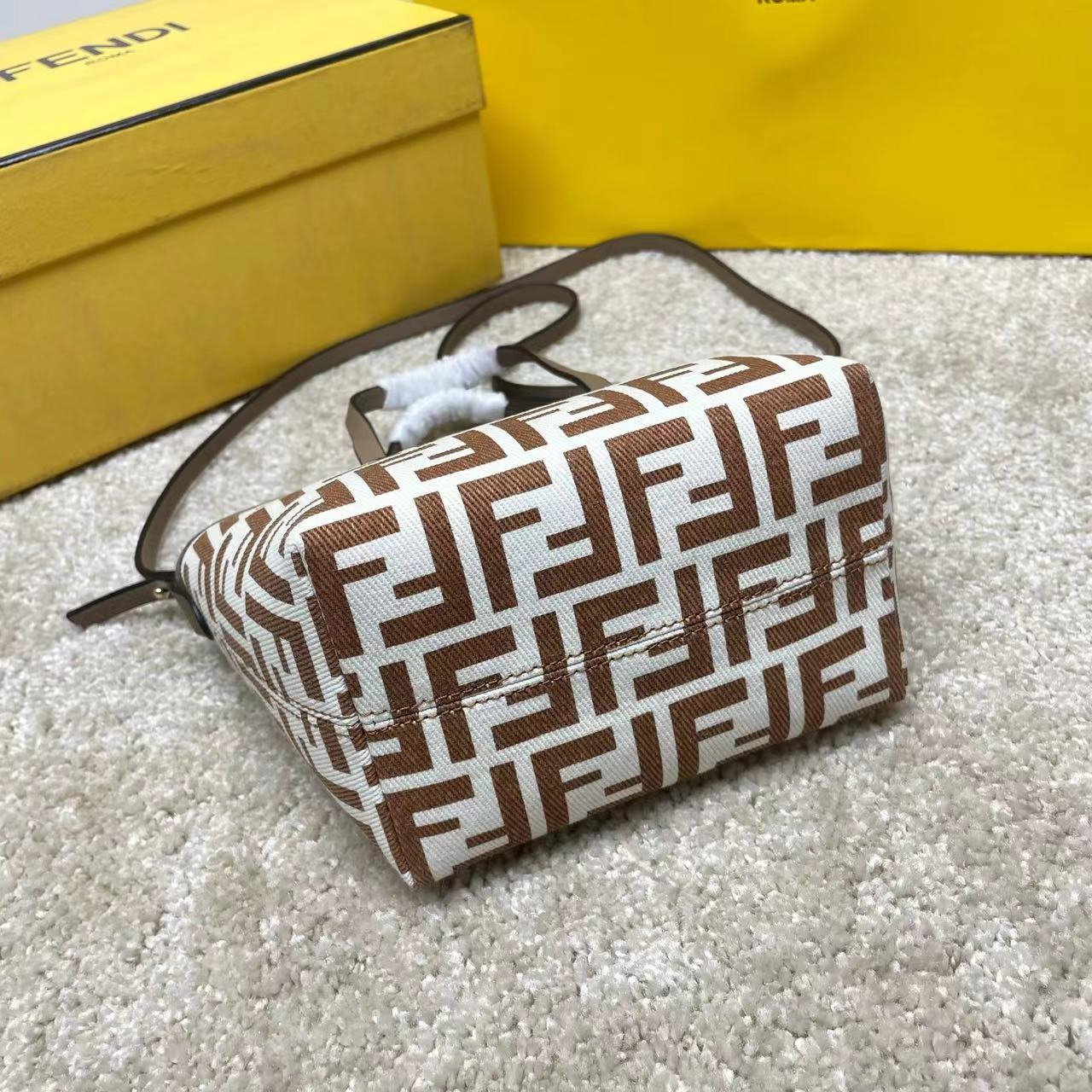 Fendi フェンディ  バッグ