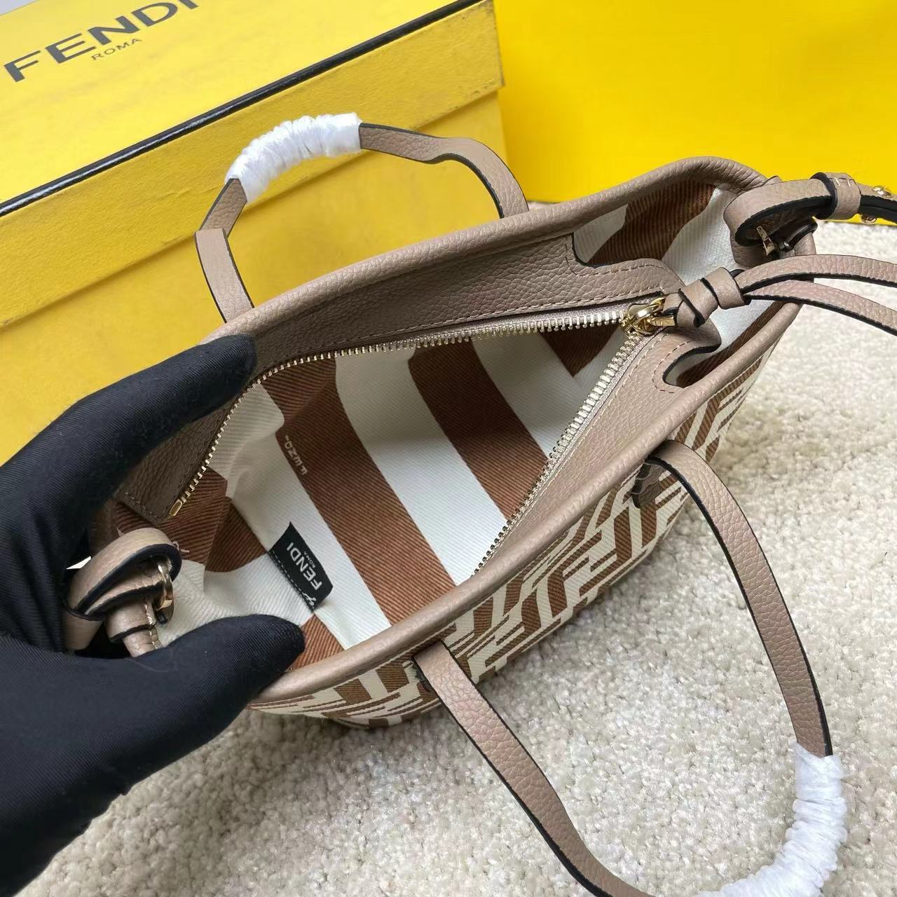 Fendi フェンディ  バッグ