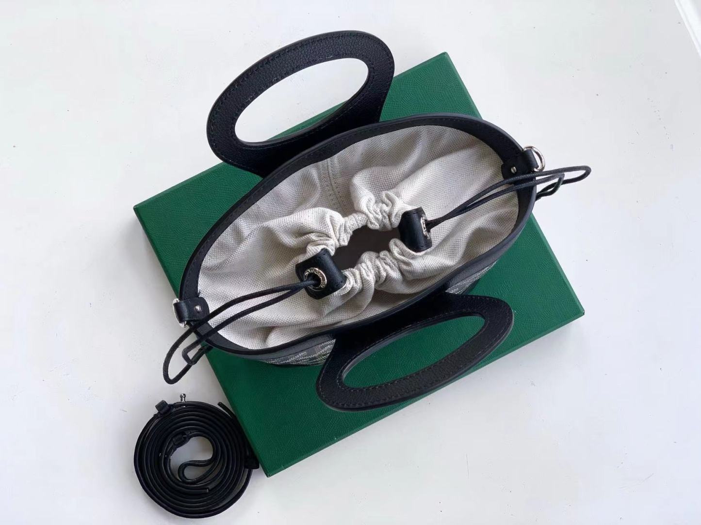 Goyard ゴヤール バッグ