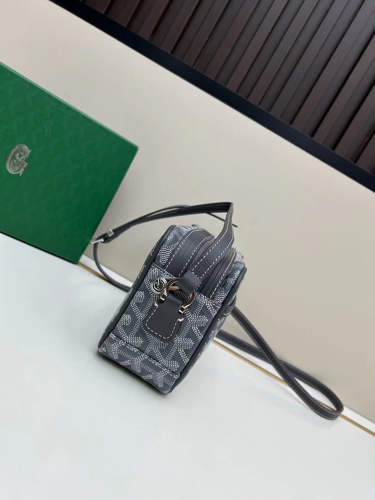 Goyard ゴヤール バッグ