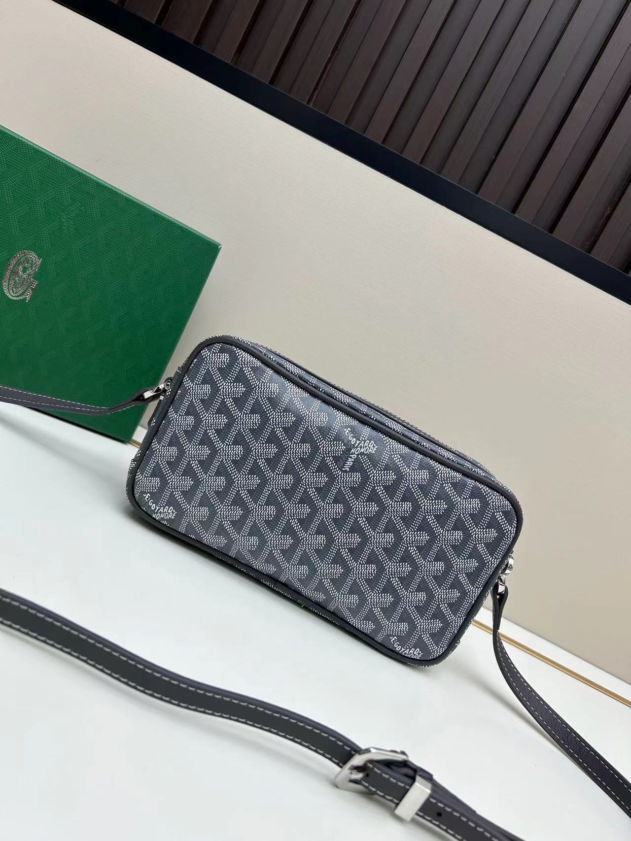 Goyard ゴヤール バッグ