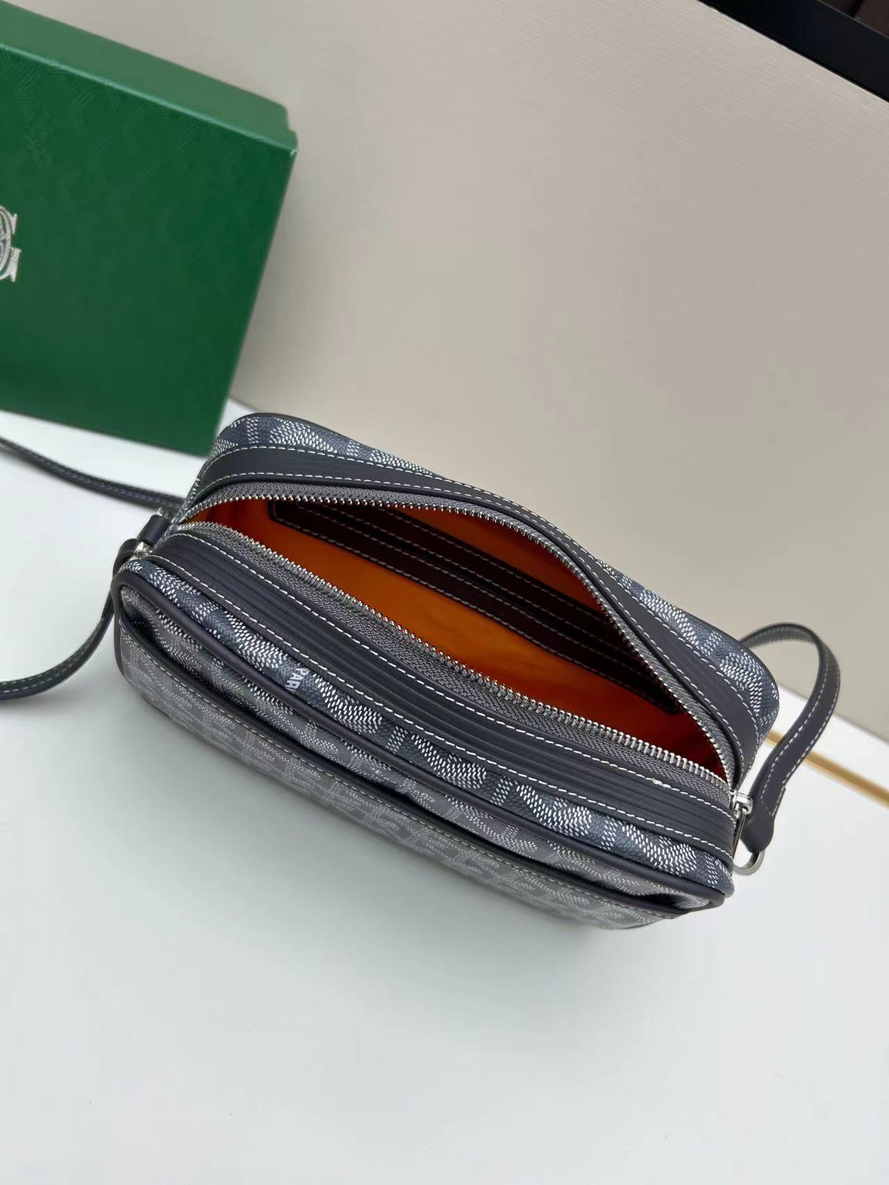 Goyard ゴヤール バッグ