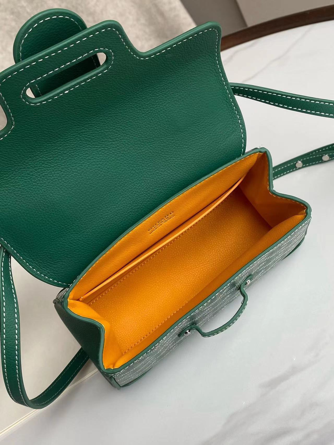 Goyard ゴヤール バッグ