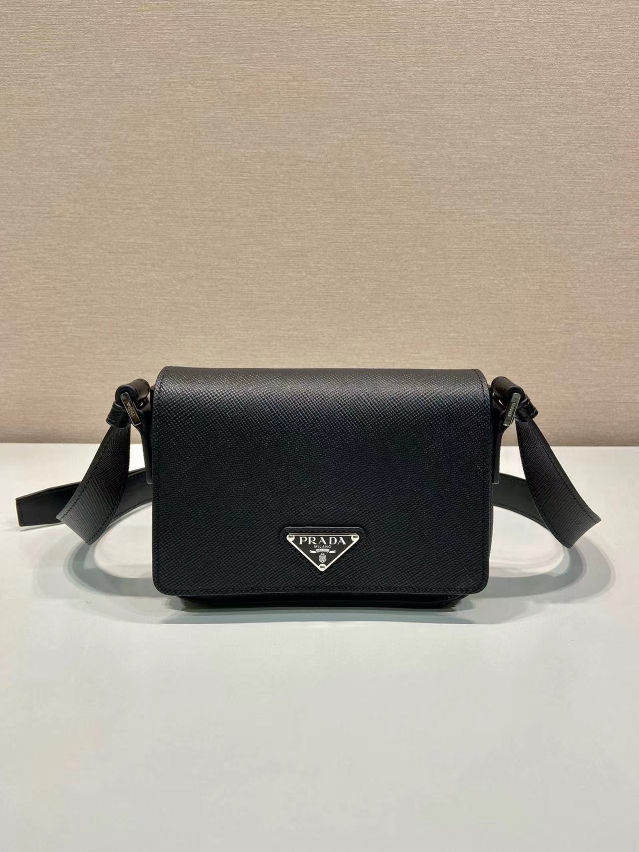 Prada プラダ バッグ