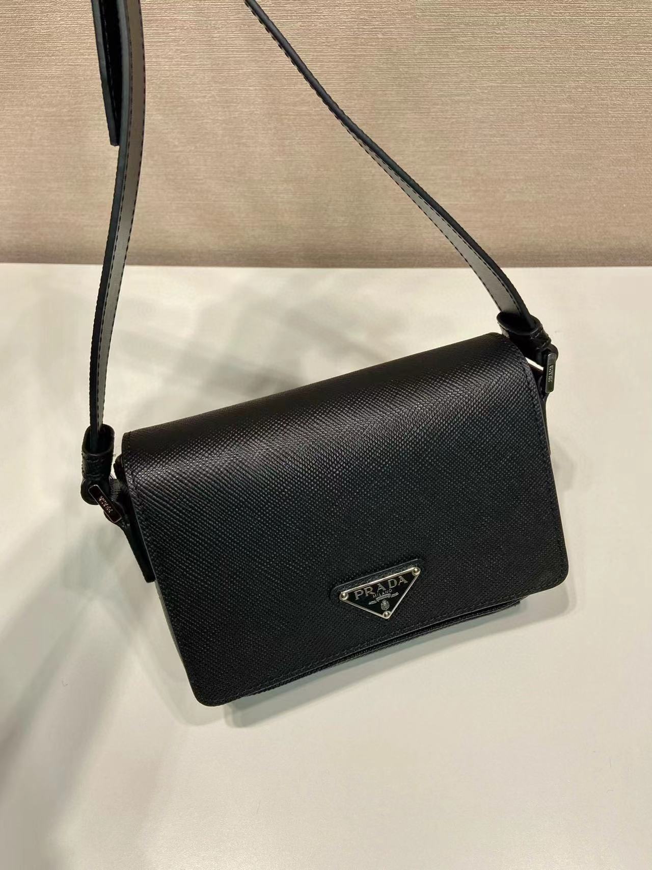 Prada プラダ バッグ