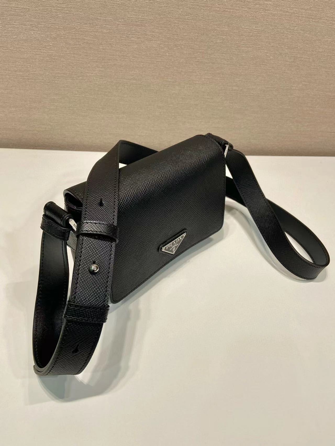 Prada プラダ バッグ