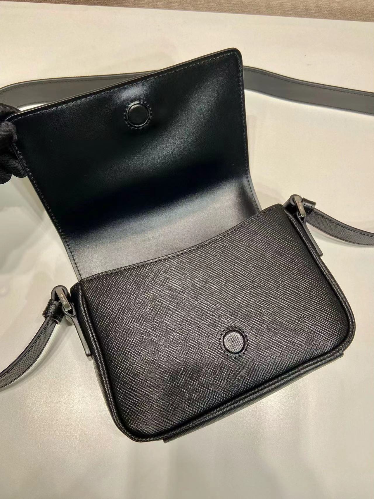Prada プラダ バッグ