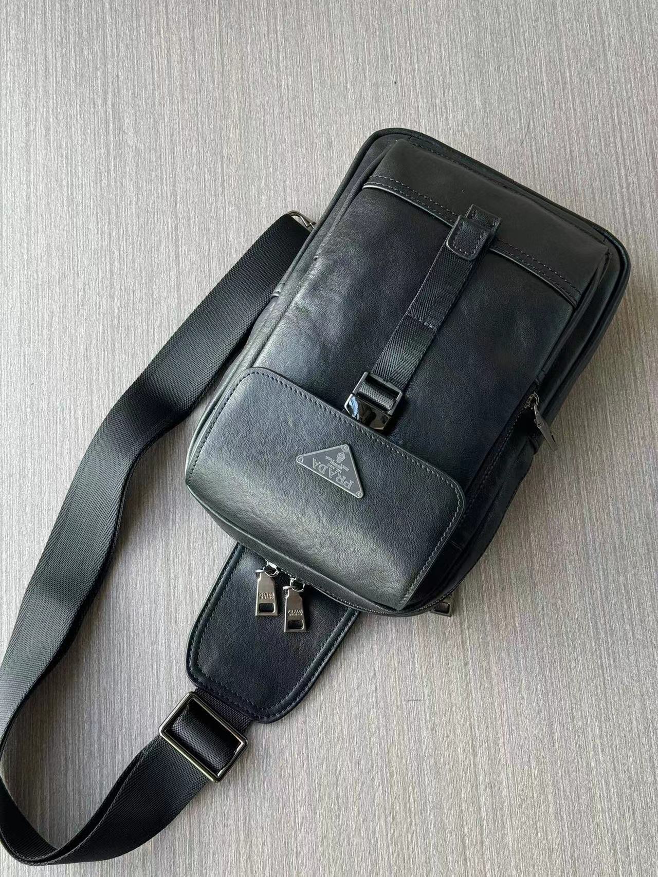 Prada プラダ バッグ