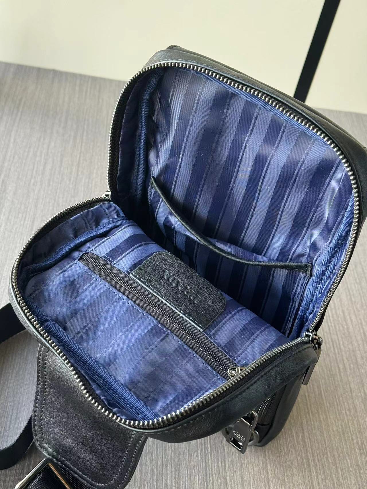 Prada プラダ バッグ