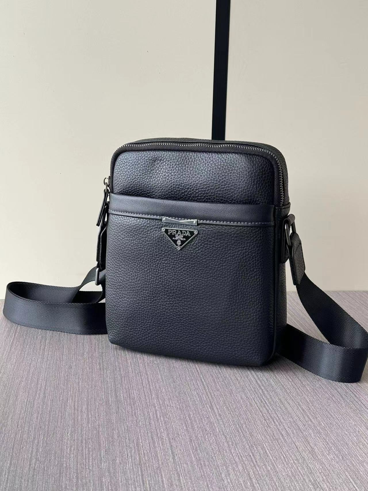 Prada プラダ バッグ