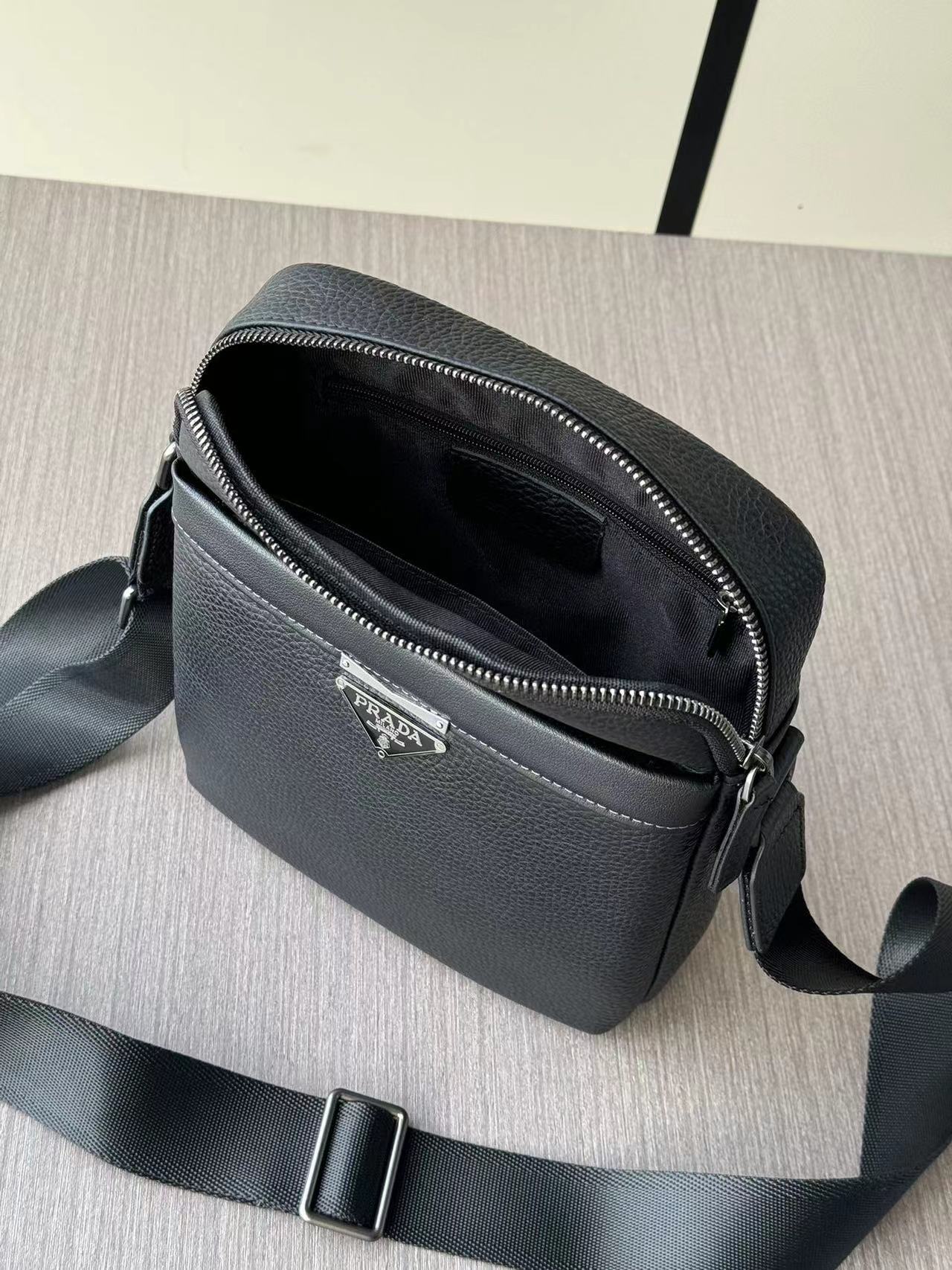 Prada プラダ バッグ