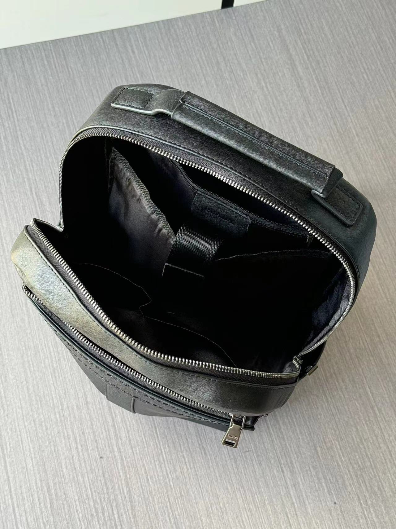 Prada プラダ バッグ