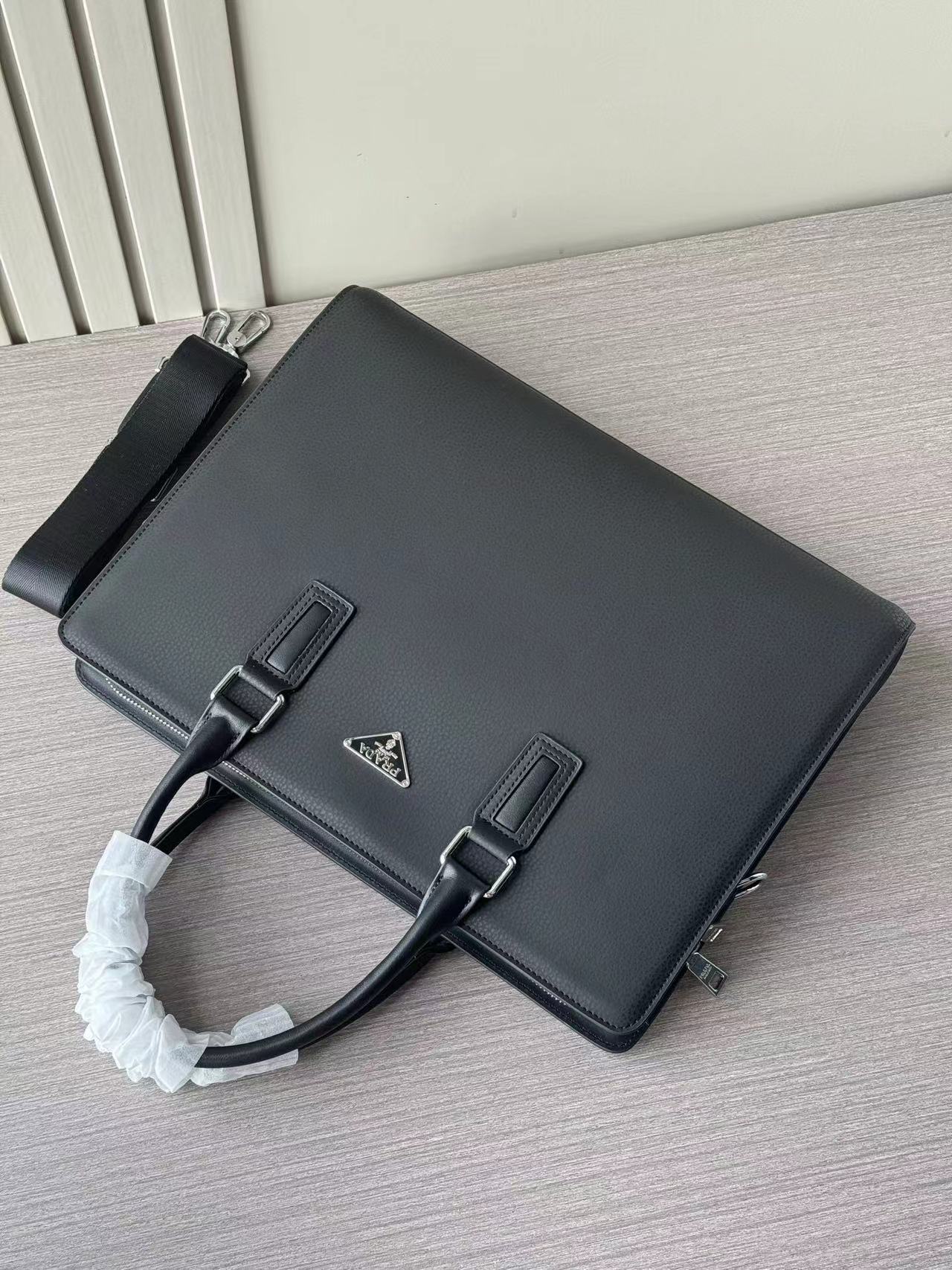 Prada プラダ バッグ