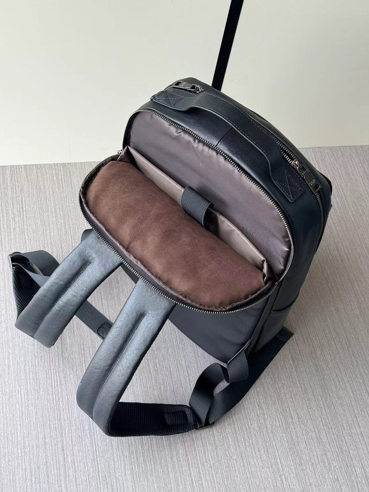 Prada プラダ バッグ