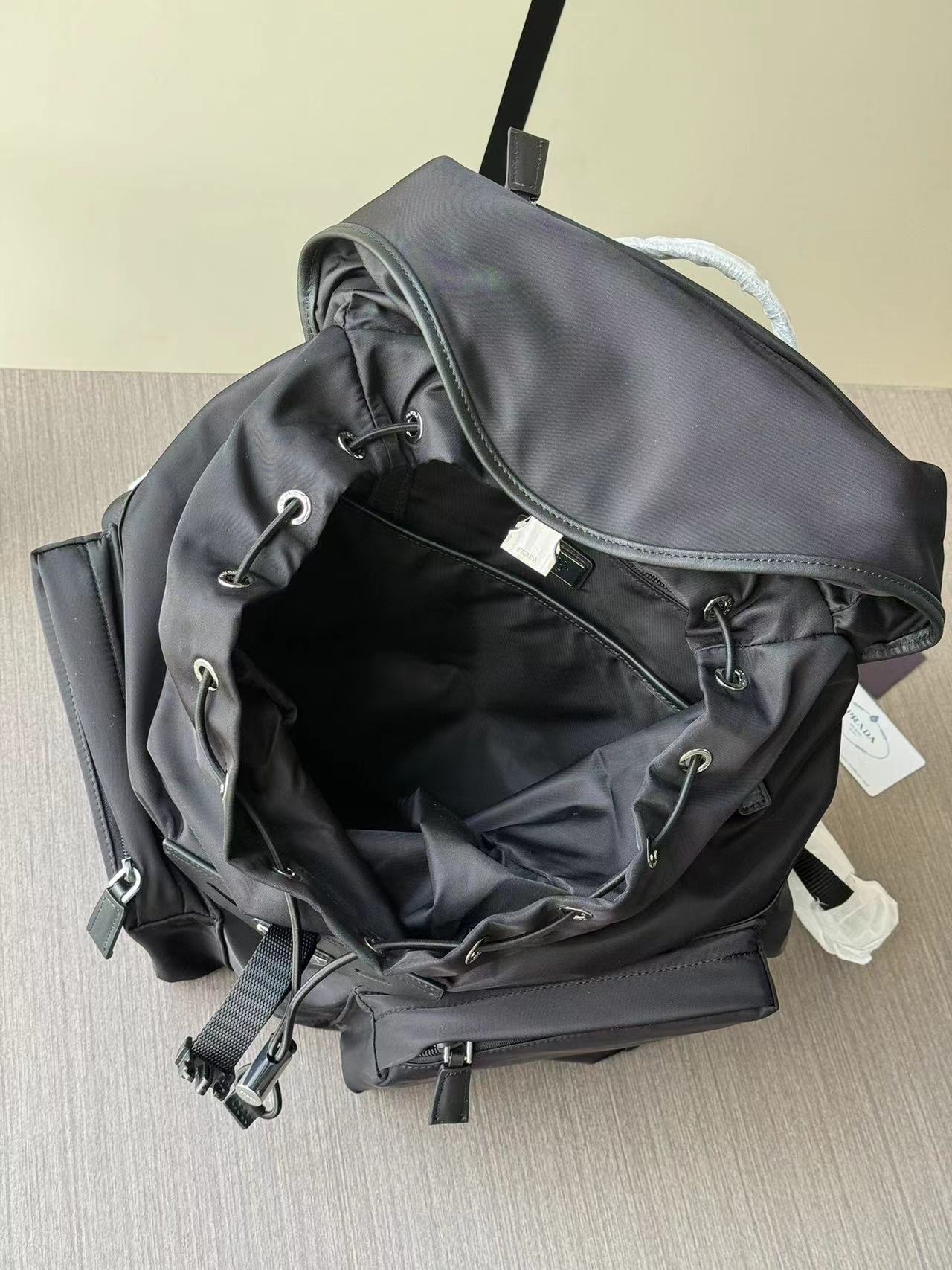 Prada プラダ バッグ