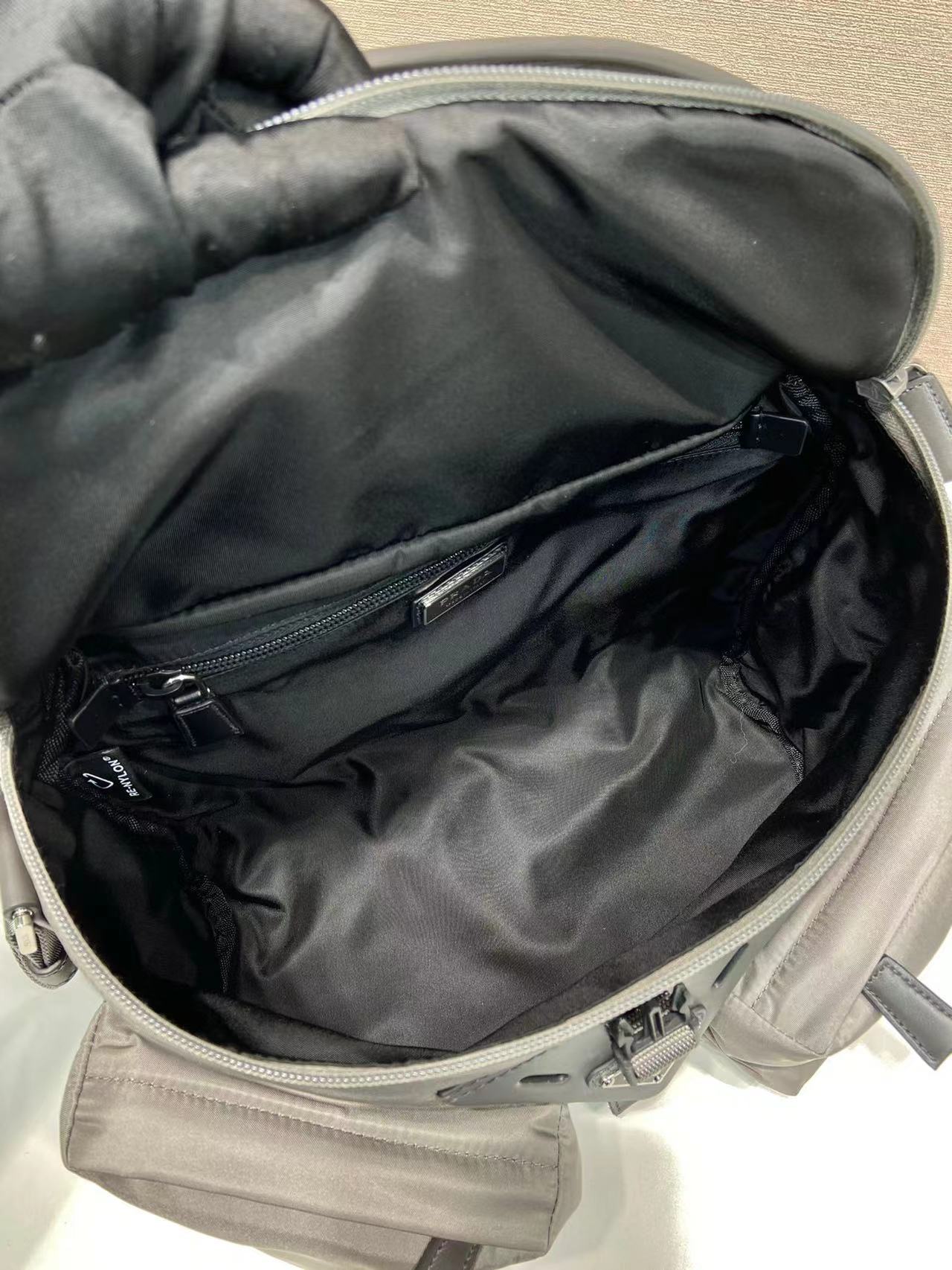 Prada プラダ バッグ