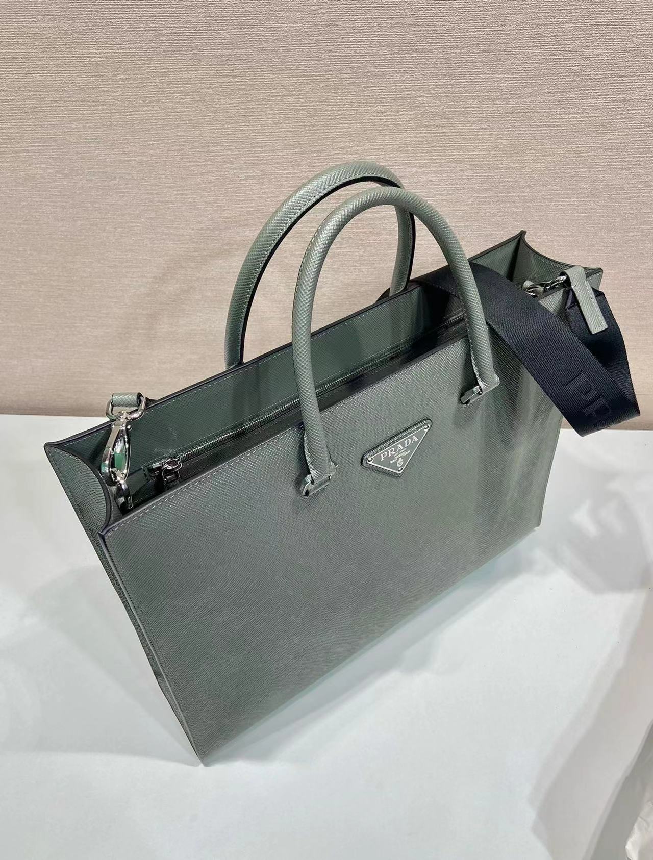 Prada プラダ バッグ