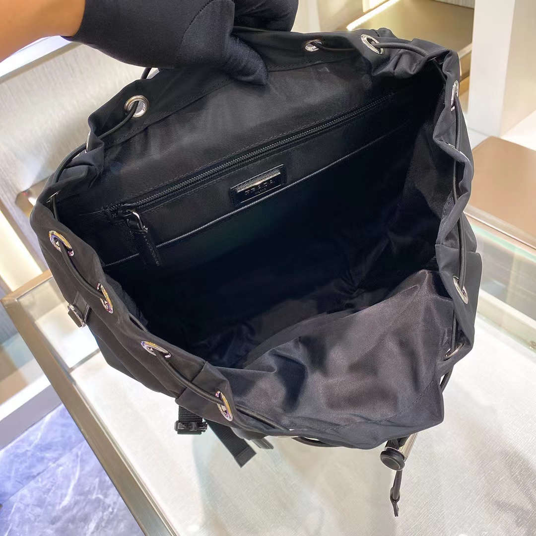Prada プラダ バッグ