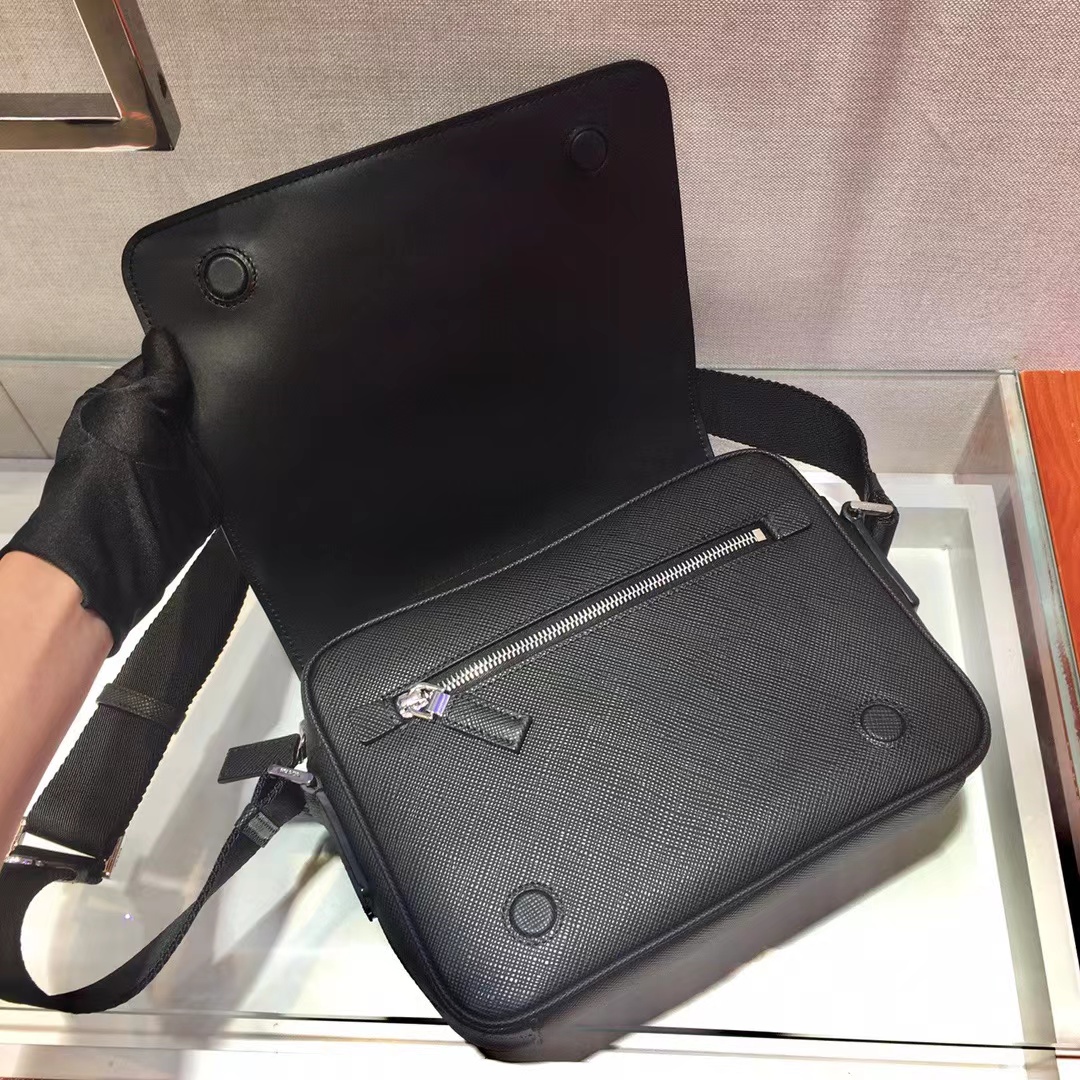 Prada プラダ バッグ