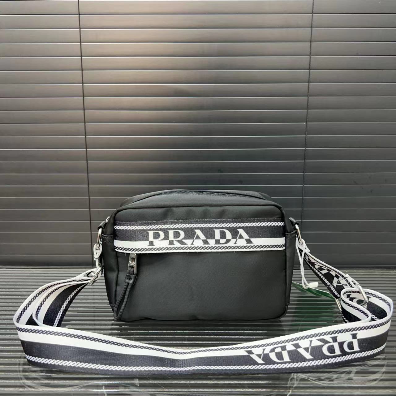 Prada プラダ バッグ