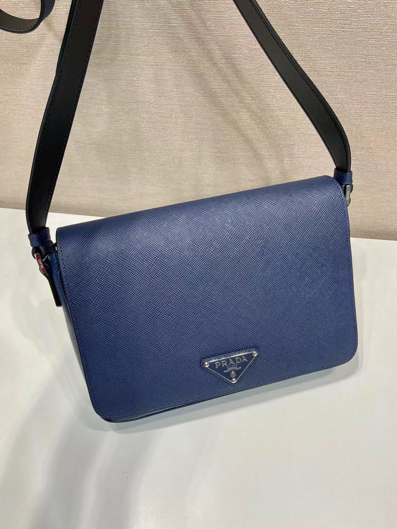 Prada プラダ バッグ