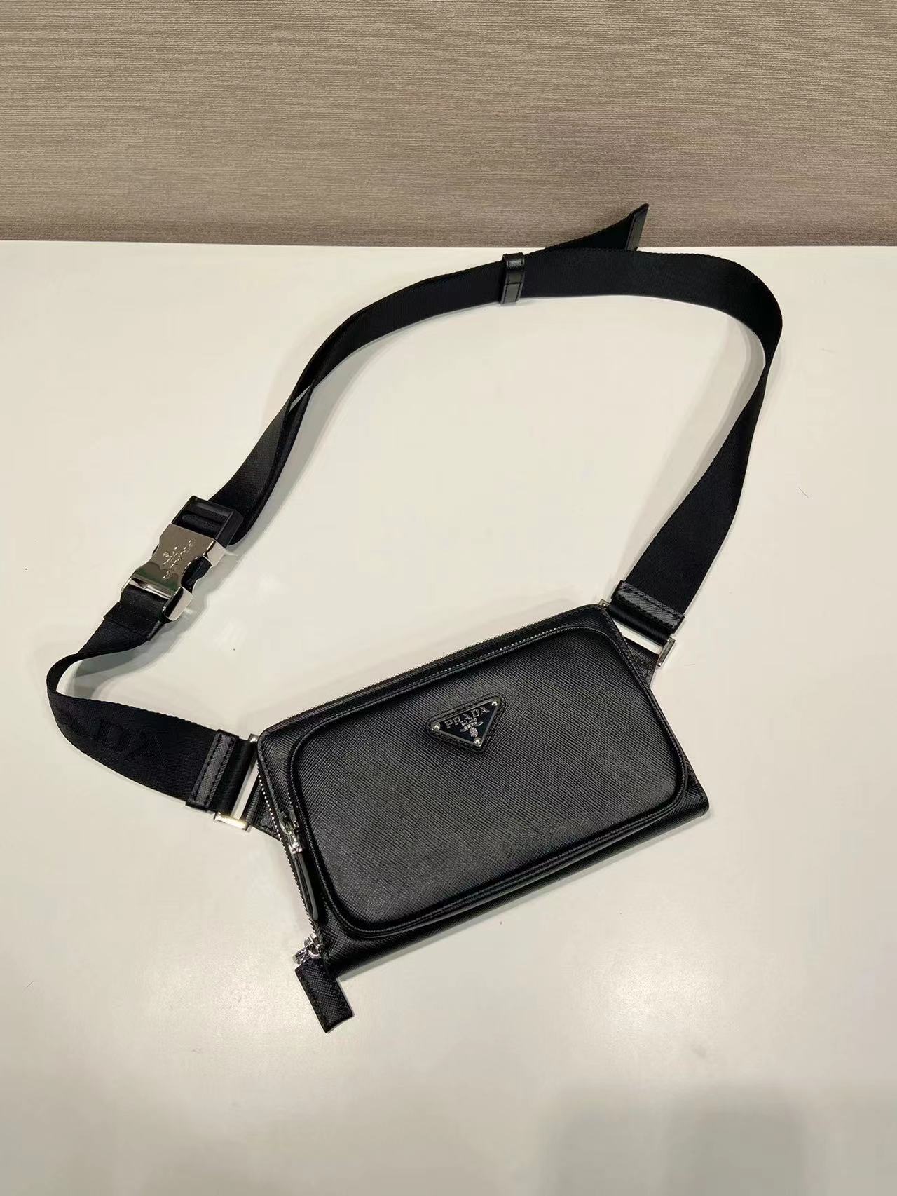 Prada プラダ バッグ