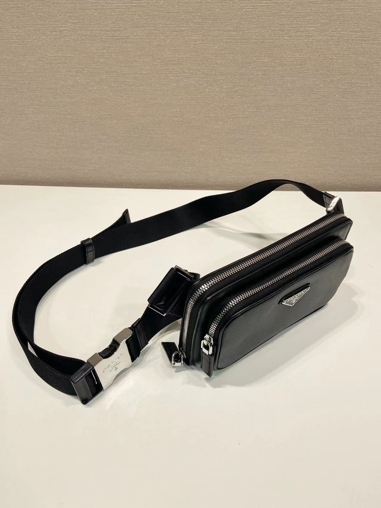 Prada プラダ バッグ