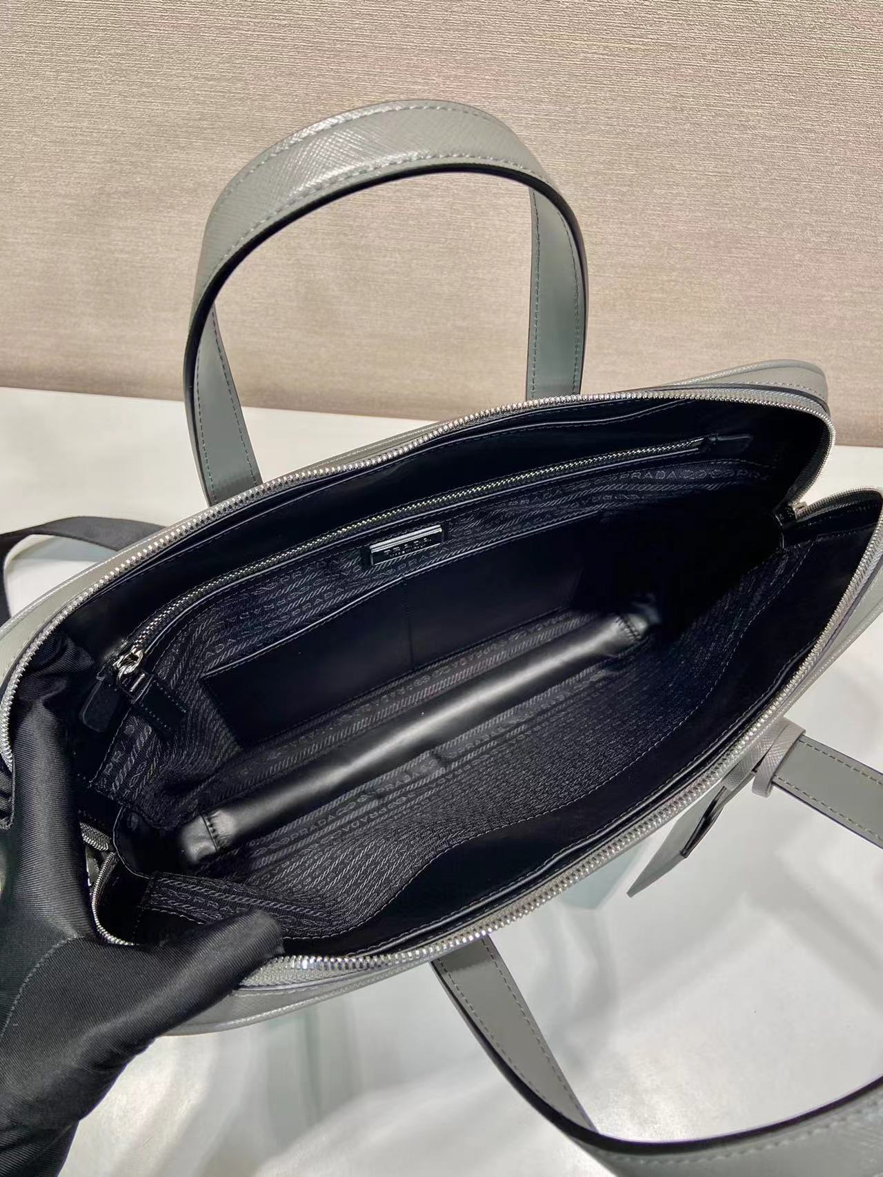 Prada プラダ バッグ