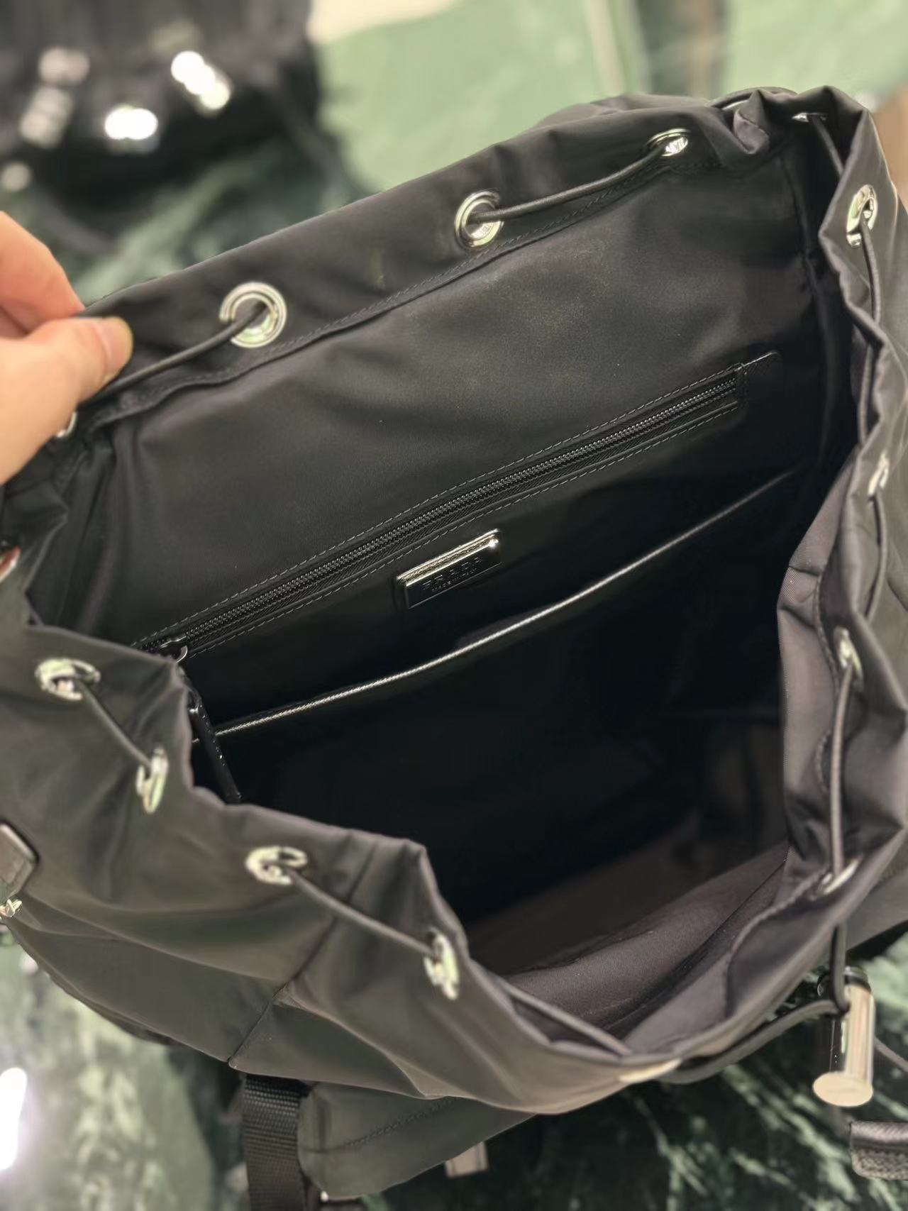 Prada プラダ バッグ