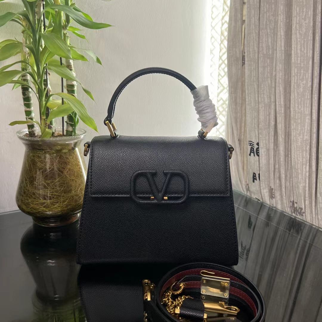 Valentino ヴァレンティノ  バッグ