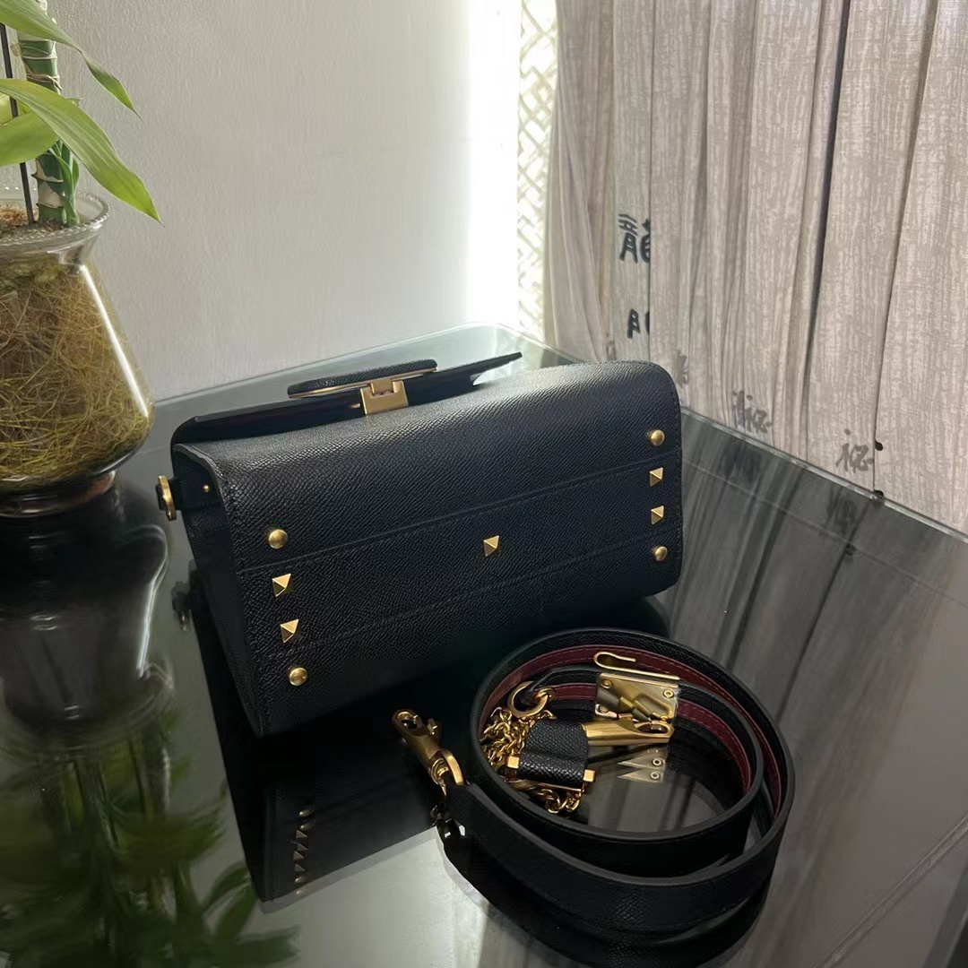 Valentino ヴァレンティノ  バッグ