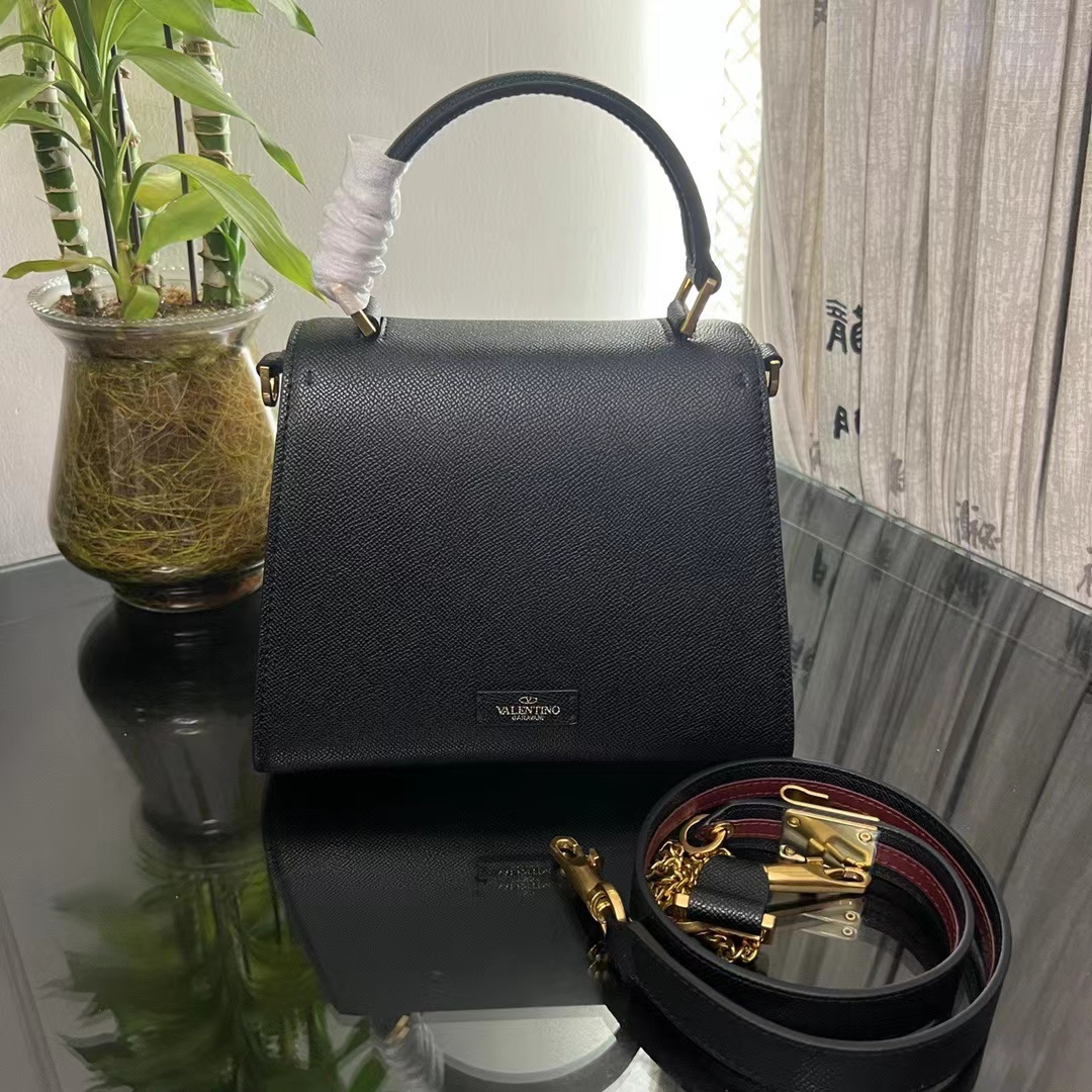 Valentino ヴァレンティノ  バッグ